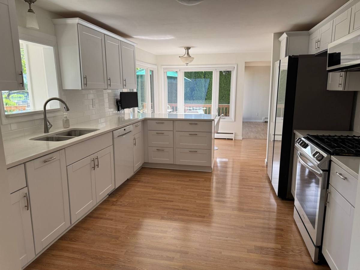 House for rent at 3138 Ponemah Dr, Fenton, MI 48430