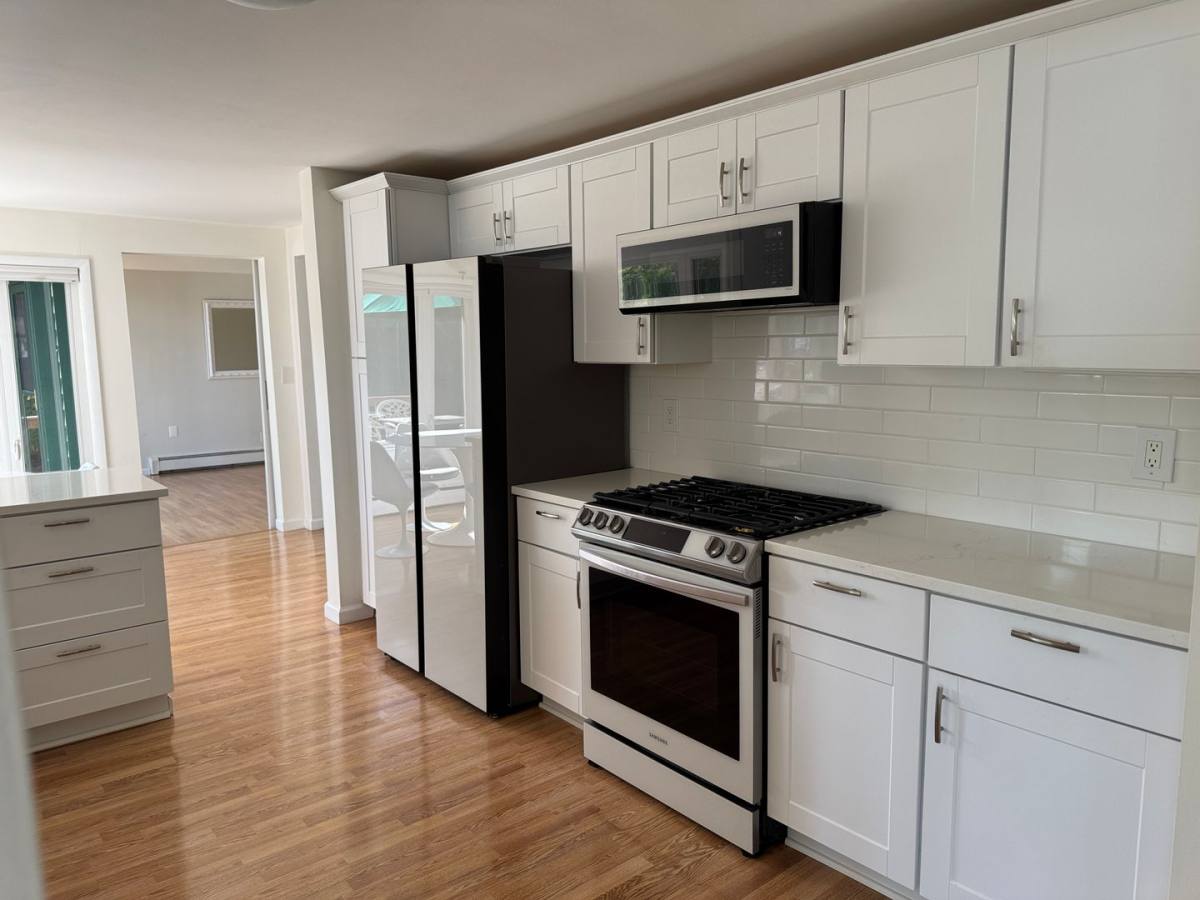 House for rent at 3138 Ponemah Dr, Fenton, MI 48430