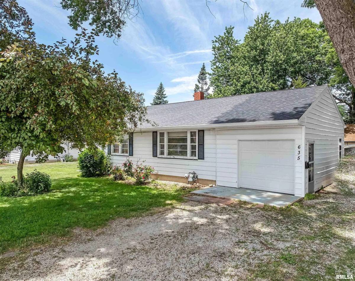 House for rent at 635 W Fremont St, Galesburg, IL 61401
