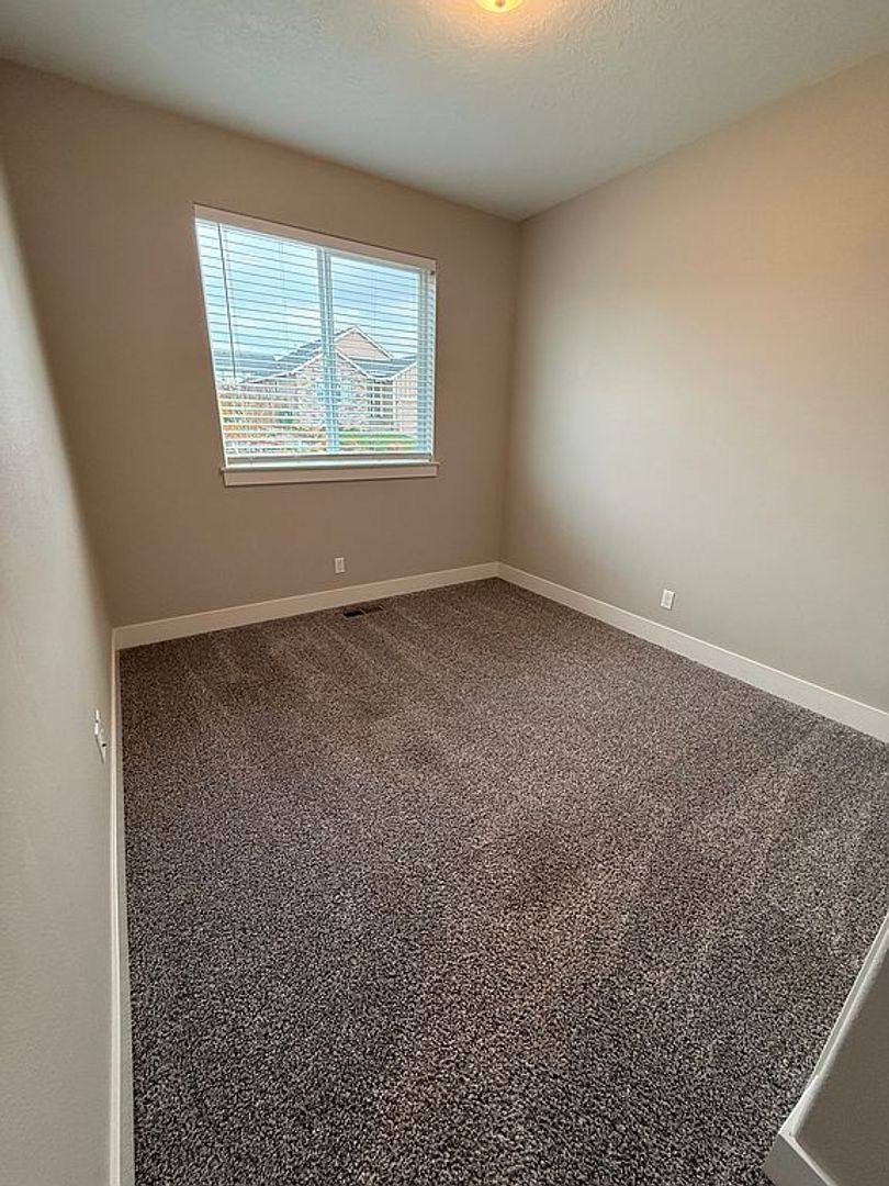 House for rent at 211 NE Alder Way - 211NE, Sublimity, OR 97385