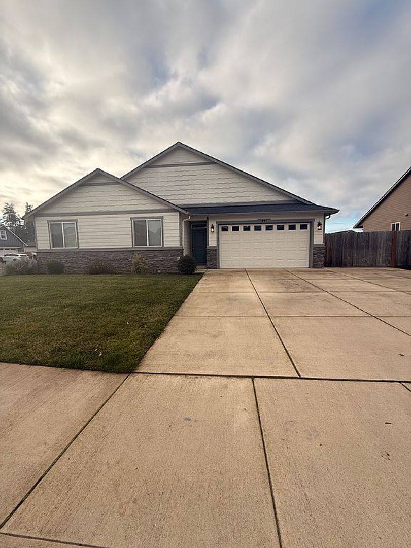 House for rent at 211 NE Alder Way - 211NE, Sublimity, OR 97385