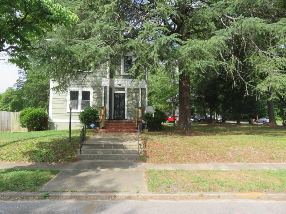 House for rent at 1806 Powhatan Ave, Petersburg, VA 23805