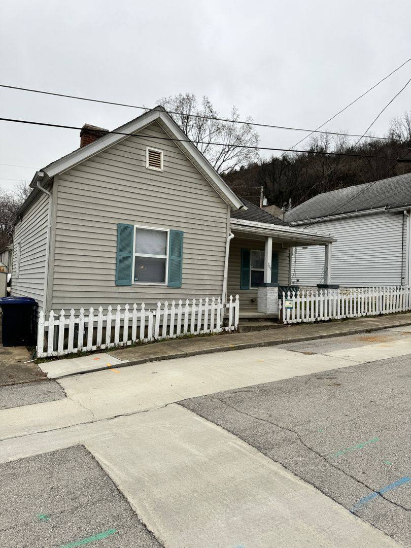 House for rent at 704 Chinn Ave, Frankfort, KY 40601