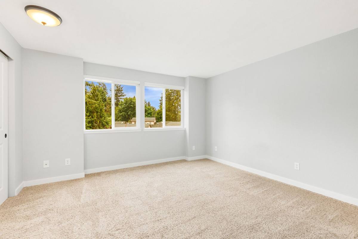 Townhouse for rent at 10152 NE 137th Place, Kirkland, WA 98034