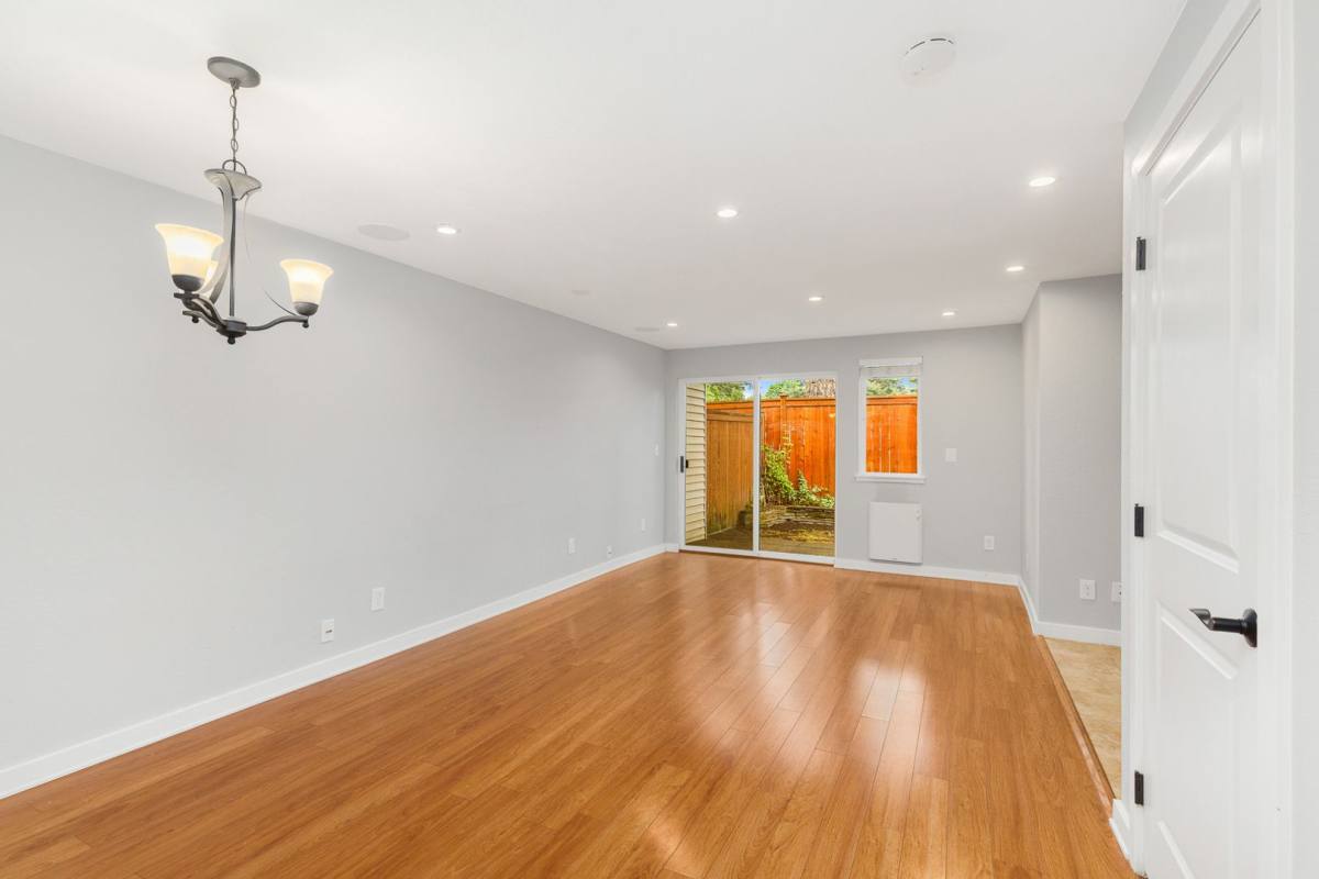 Townhouse for rent at 10152 NE 137th Place, Kirkland, WA 98034