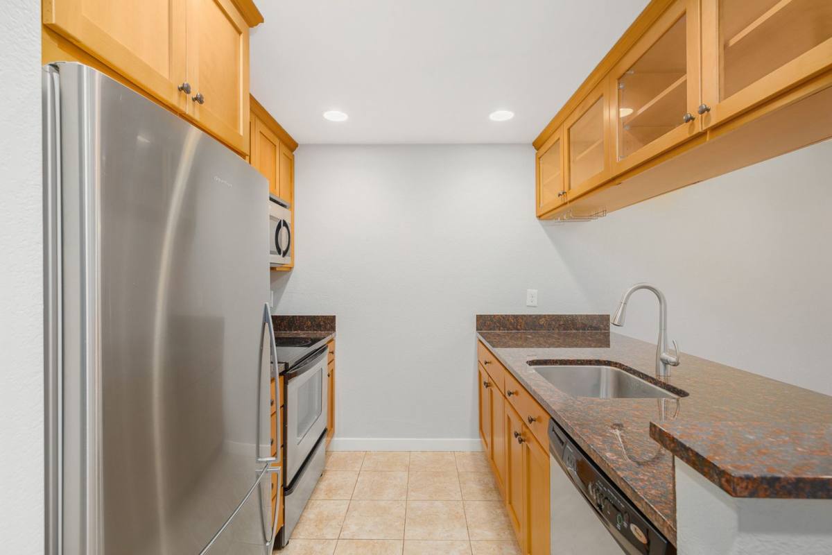 Townhouse for rent at 10152 NE 137th Place, Kirkland, WA 98034