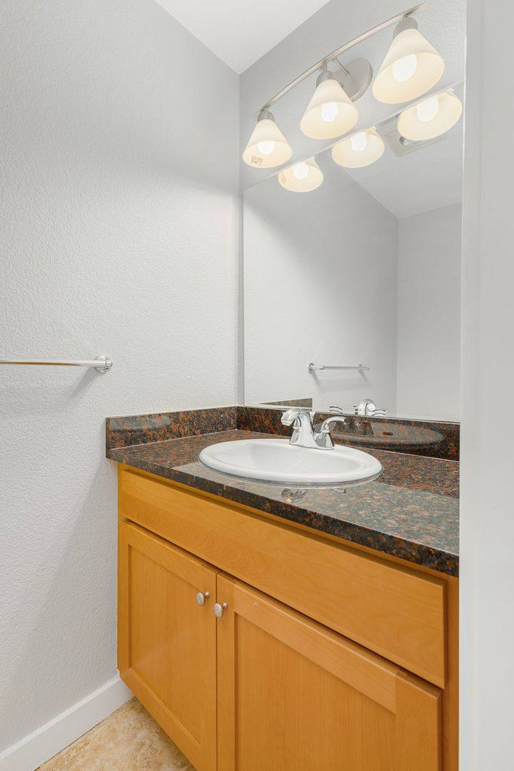 Townhouse for rent at 10152 NE 137th Place, Kirkland, WA 98034