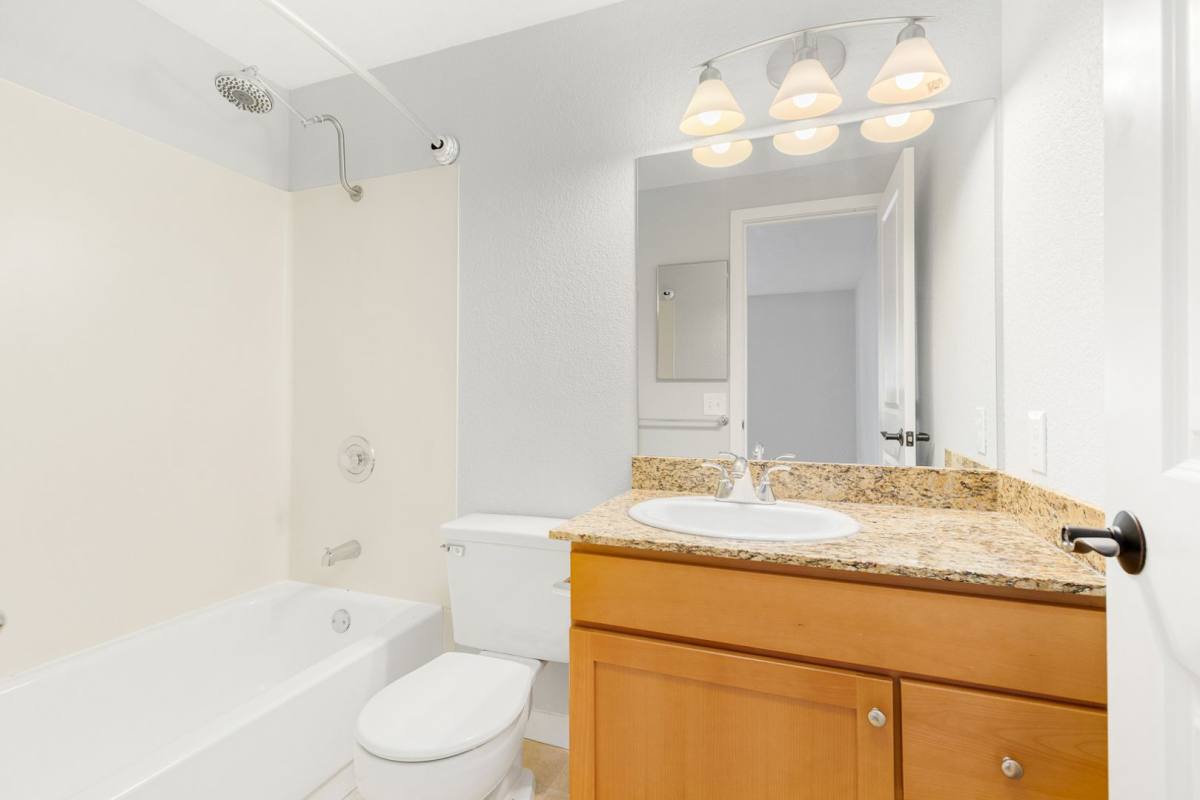 Townhouse for rent at 10152 NE 137th Place, Kirkland, WA 98034