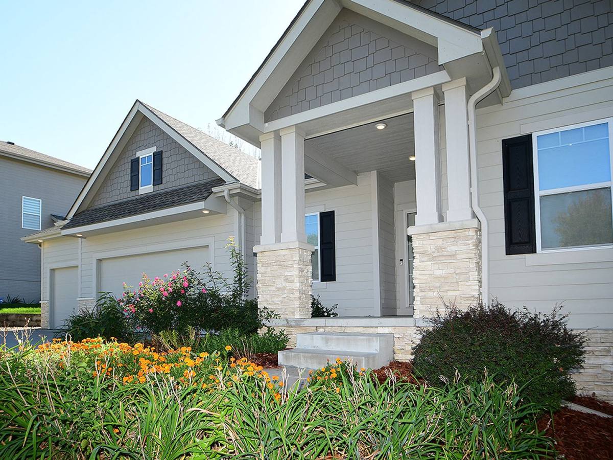 House for rent at 19527 Shadow Ridge Dr, Omaha, NE 68130
