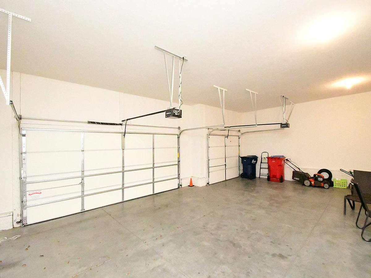 House for rent at 19527 Shadow Ridge Dr, Omaha, NE 68130