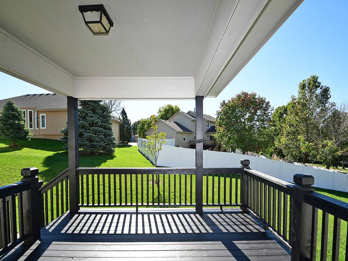 House for rent at 19527 Shadow Ridge Dr, Omaha, NE 68130