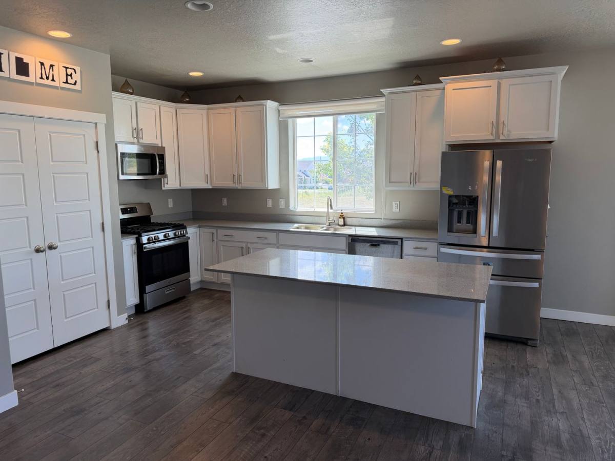 House for rent at 952 W 2840 N, Lehi, UT 84043
