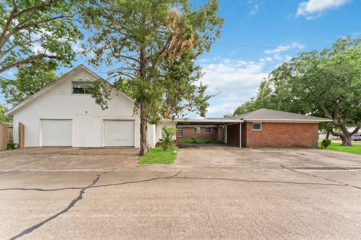 House for rent at 803 S Fourth St, La Porte, TX 77571