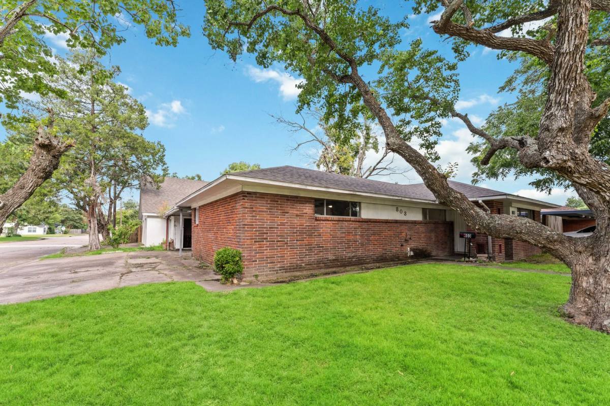 House for rent at 803 S Fourth St, La Porte, TX 77571