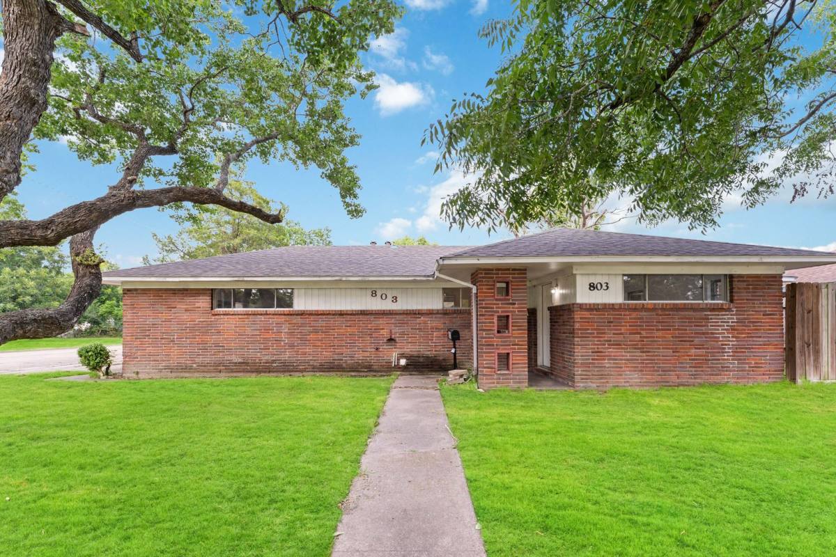 House for rent at 803 S Fourth St, La Porte, TX 77571