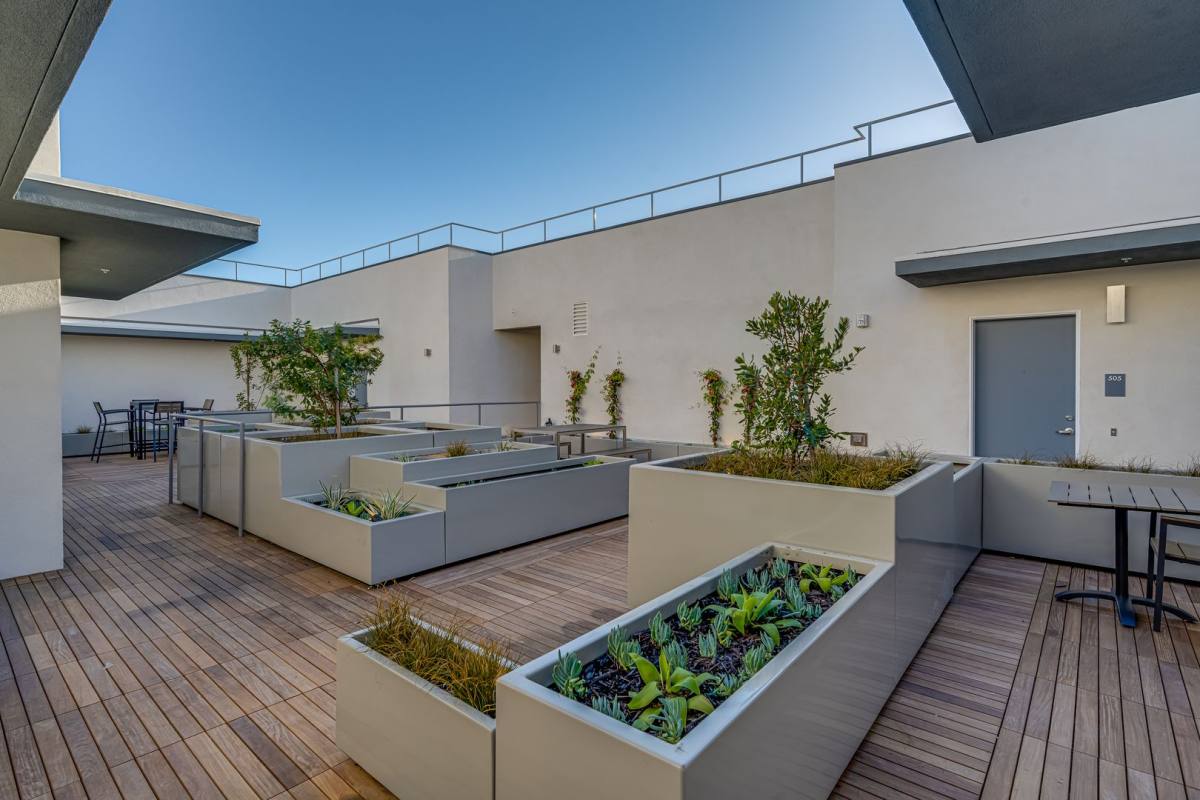 Apartment for rent at 5122 W Maplewood Ave, Los Angeles, CA 90004