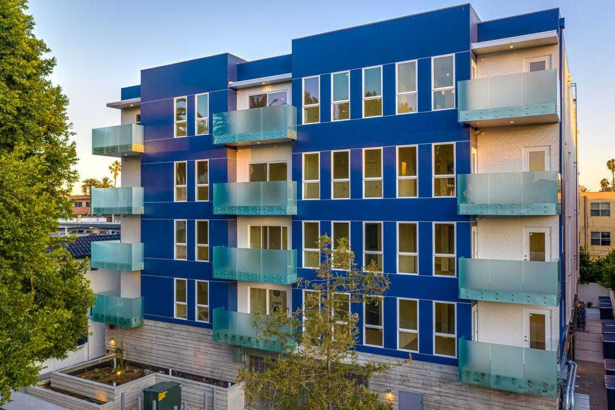 Apartment for rent at 5122 W Maplewood Ave, Los Angeles, CA 90004
