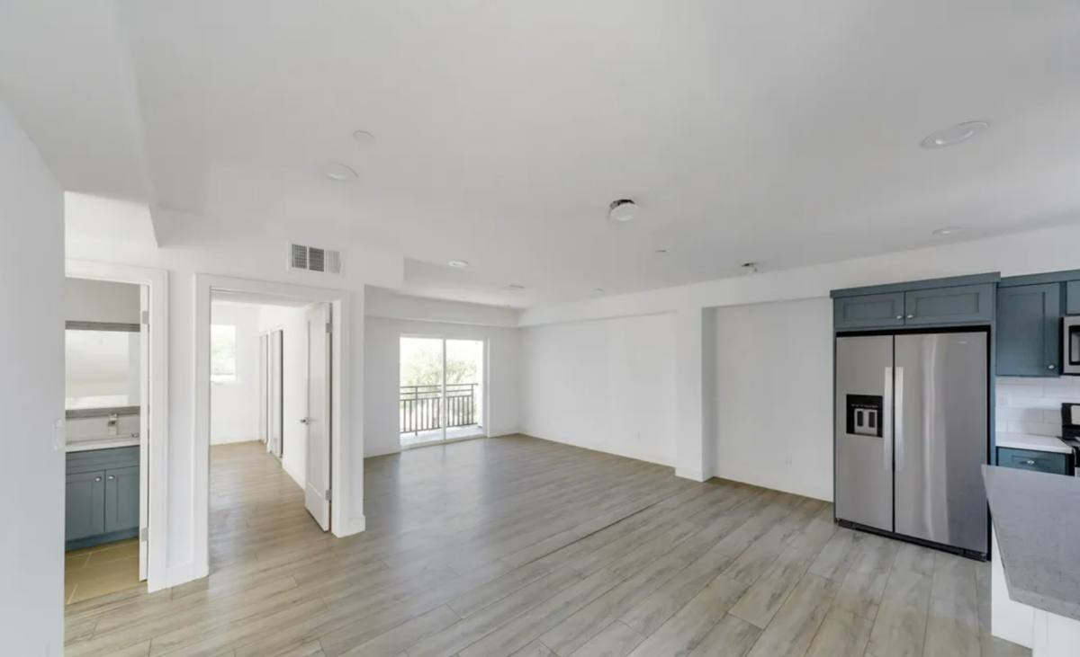 Apartment for rent at 2414 S W View St, Los Angeles, CA 90016