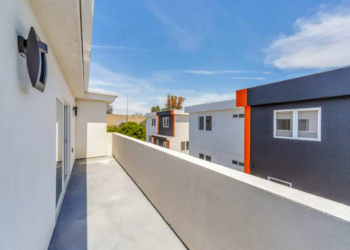 Apartment for rent at 2414 S W View St, Los Angeles, CA 90016