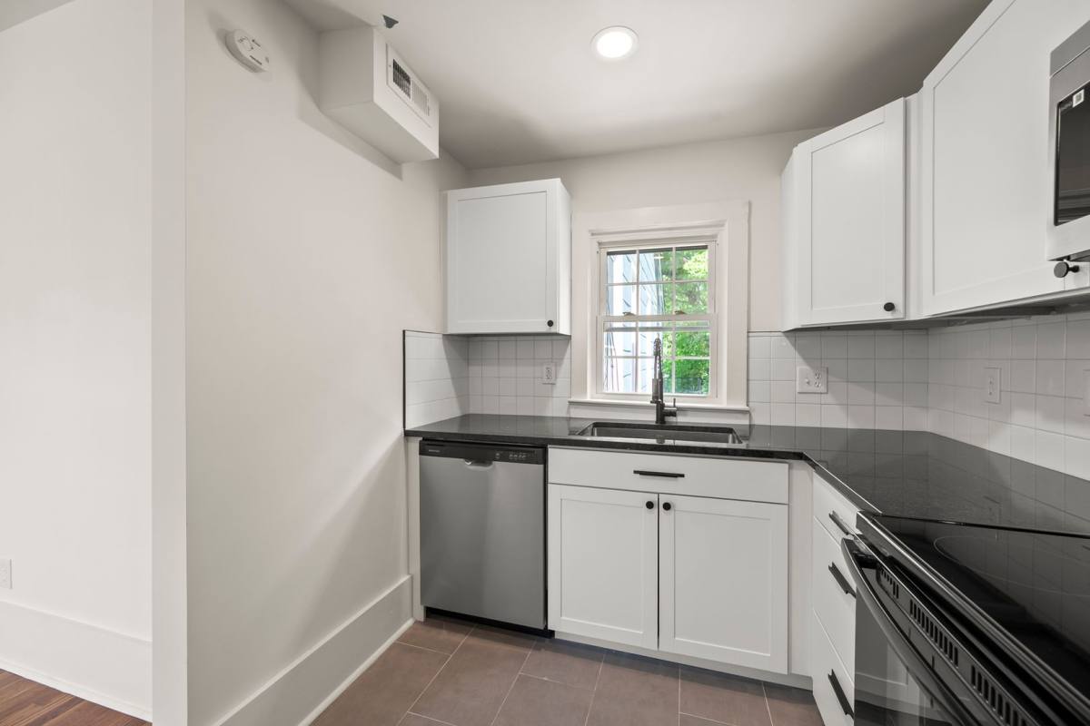 1407 Clover St, Winston Salem, NC 27101 - Apartment for Rent - Image 9