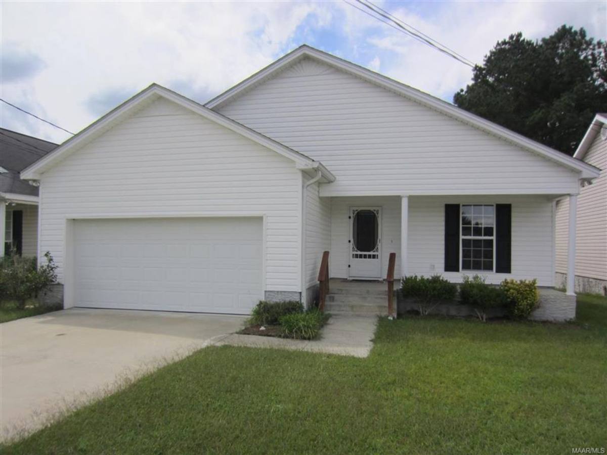 House for rent at 202 Riverview Dr, Daleville, AL 36322