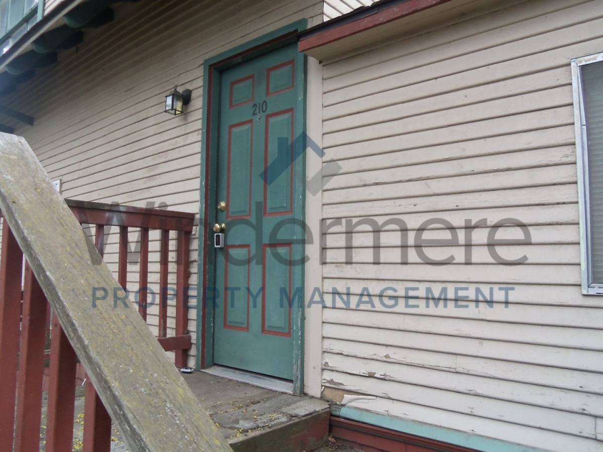 Apartment for rent at 210 & 212 W Whitman Dr, College Place, WA 99324