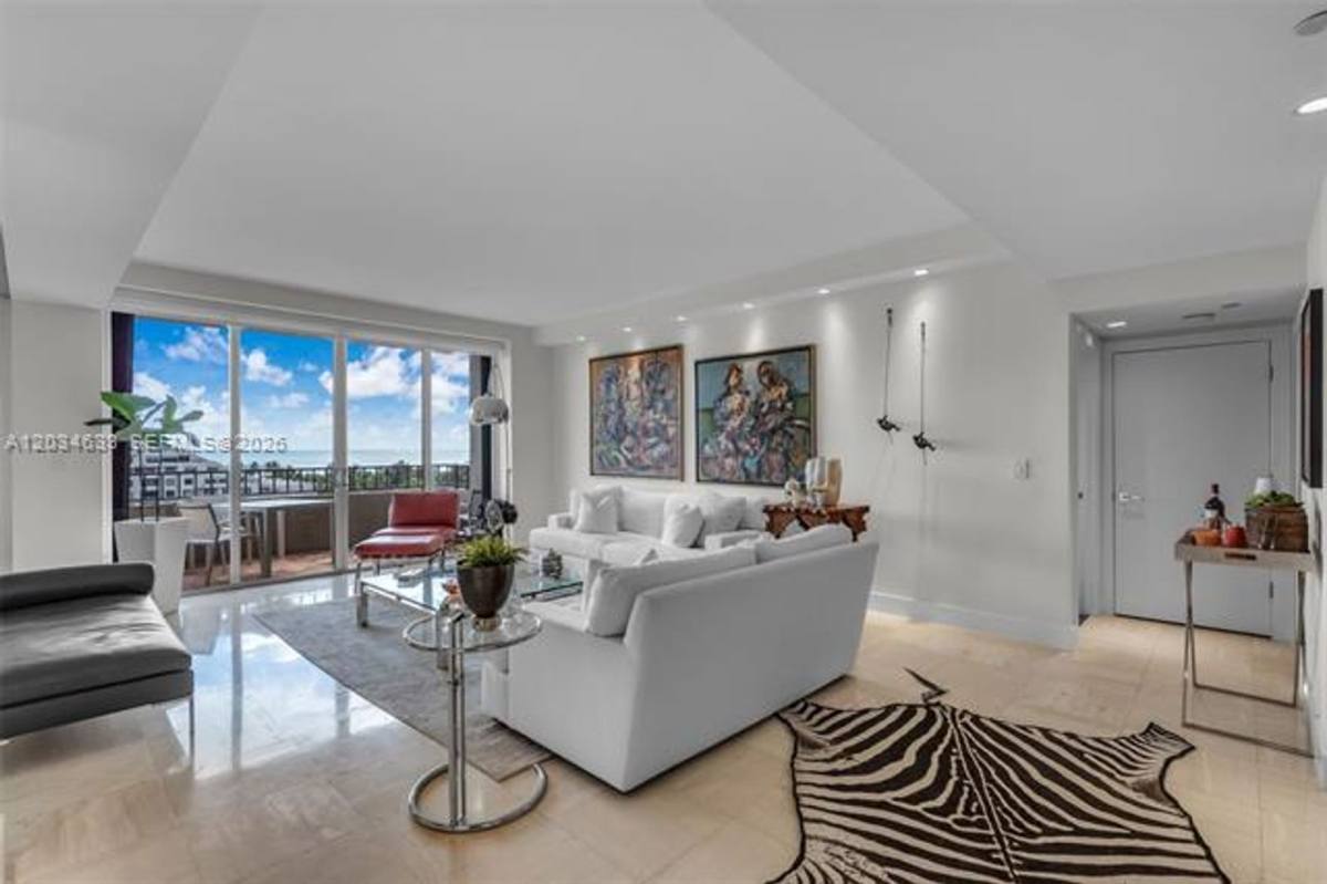 Apartment for rent at 151 Crandon Blvd, Key Biscayne, FL 33149