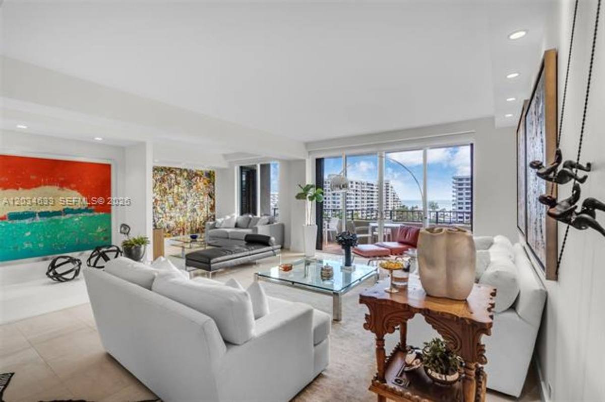 Apartment for rent at 151 Crandon Blvd, Key Biscayne, FL 33149