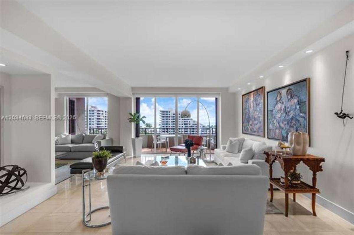 Apartment for rent at 151 Crandon Blvd, Key Biscayne, FL 33149