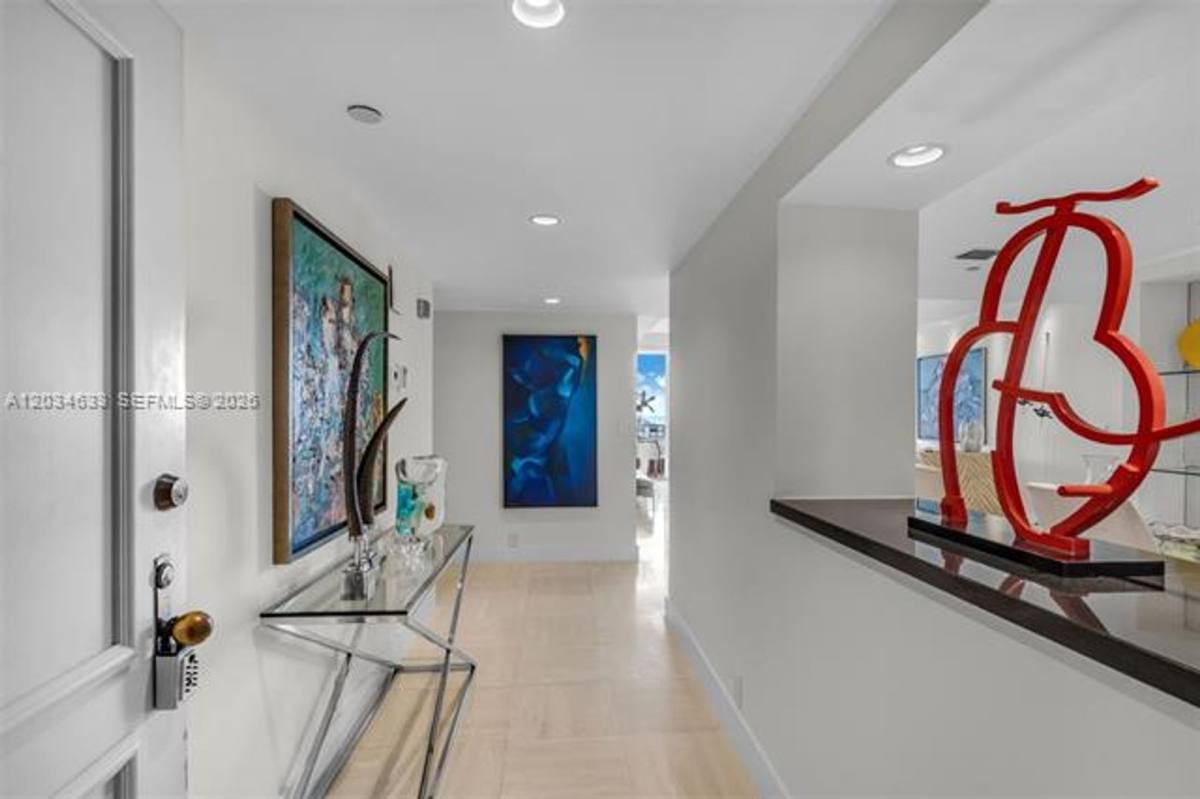 Apartment for rent at 151 Crandon Blvd, Key Biscayne, FL 33149
