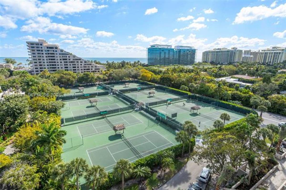 Apartment for rent at 151 Crandon Blvd, Key Biscayne, FL 33149
