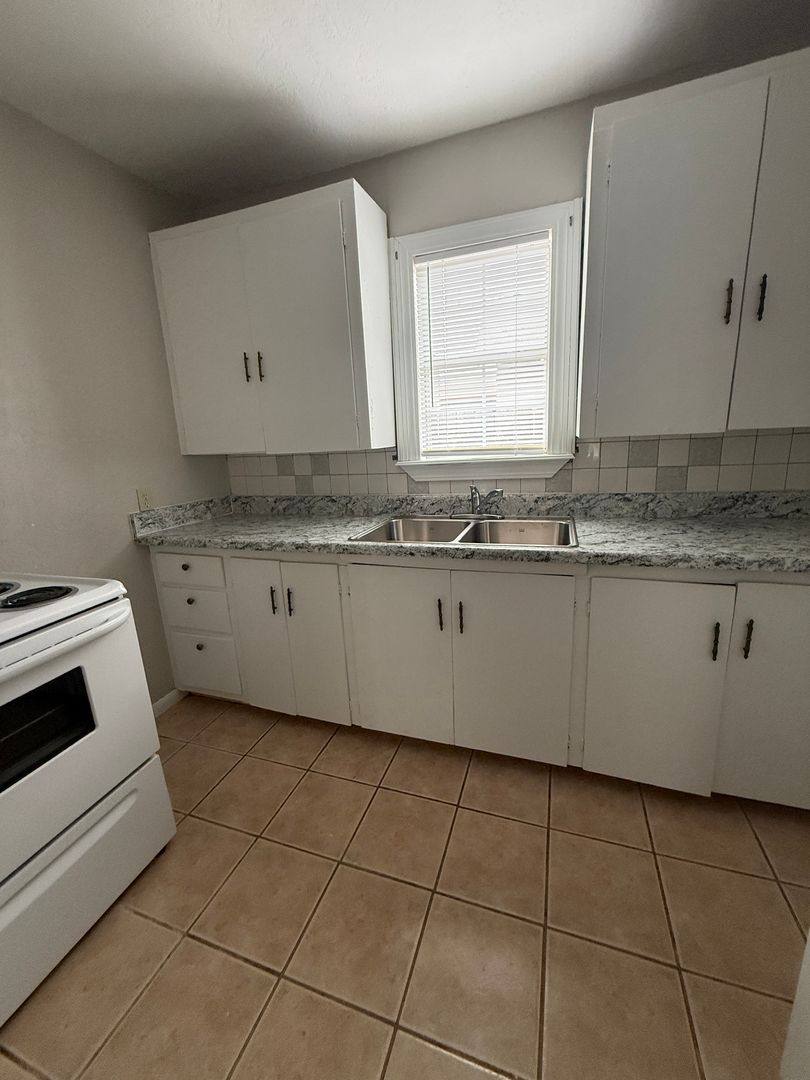 Apartment for rent at 1014 N Bradley, Weatherford, OK 73096