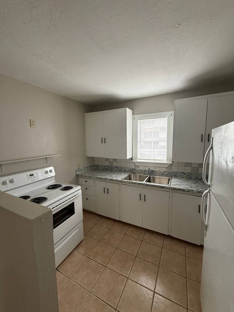 Apartment for rent at 1014 N Bradley, Weatherford, OK 73096