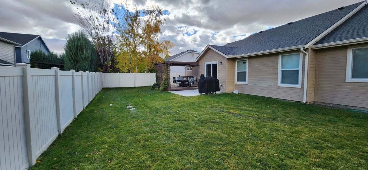 House for rent at 1998 N Van Dyke Ave, Kuna, ID 83634