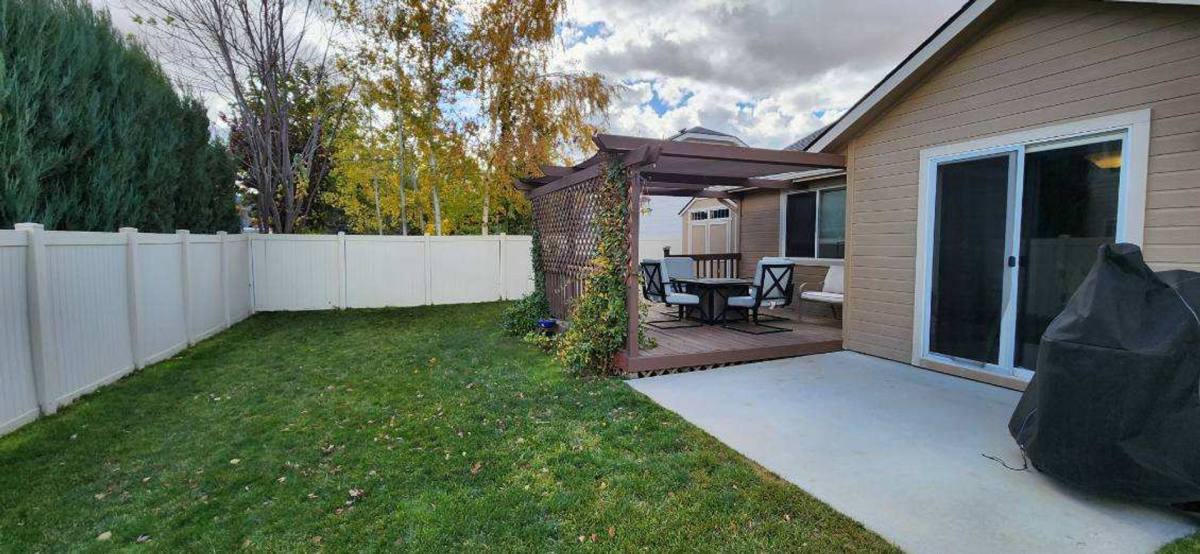 House for rent at 1998 N Van Dyke Ave, Kuna, ID 83634