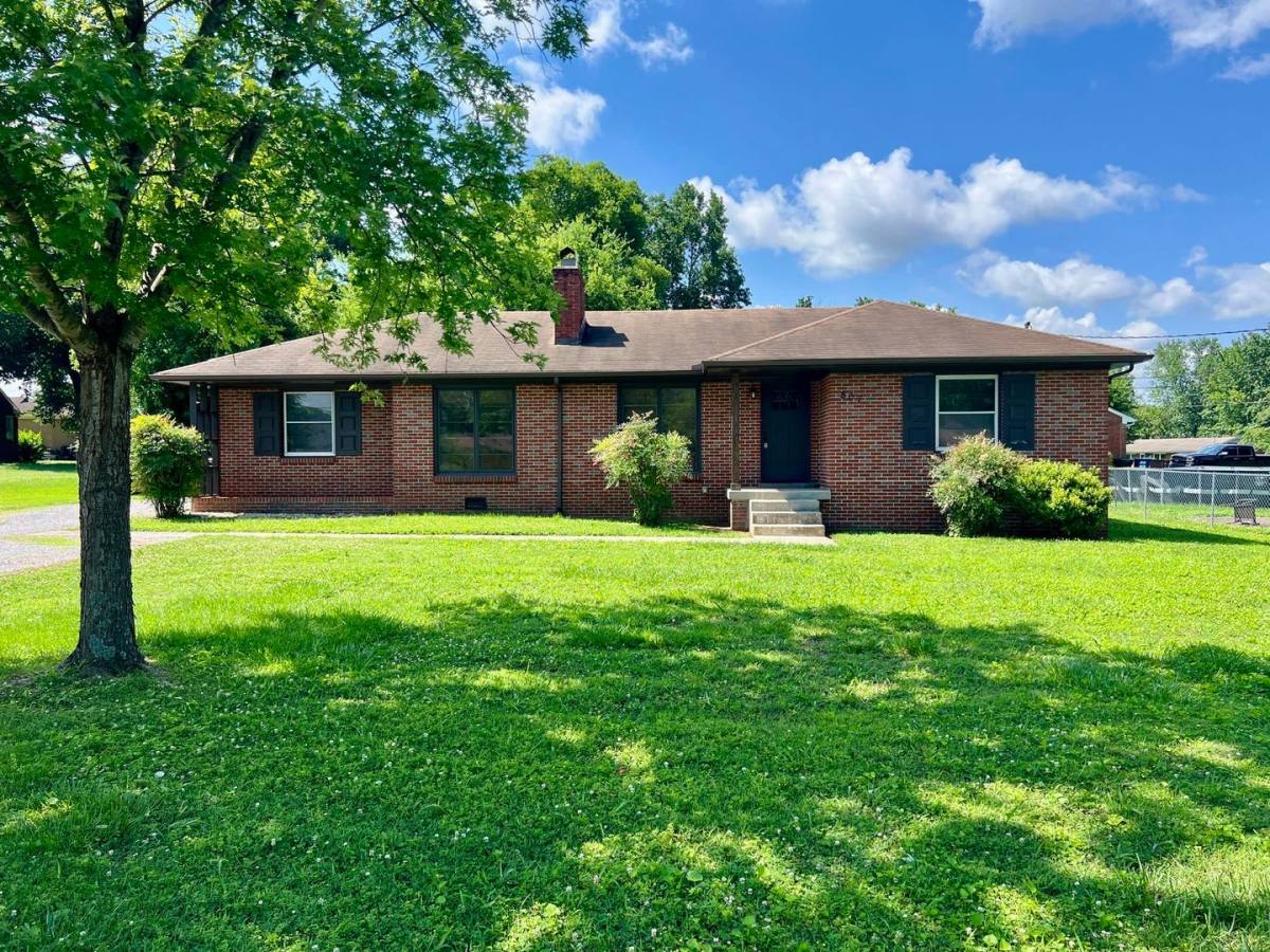 House for rent at 807 Peachtree St, Murfreesboro, TN 37129