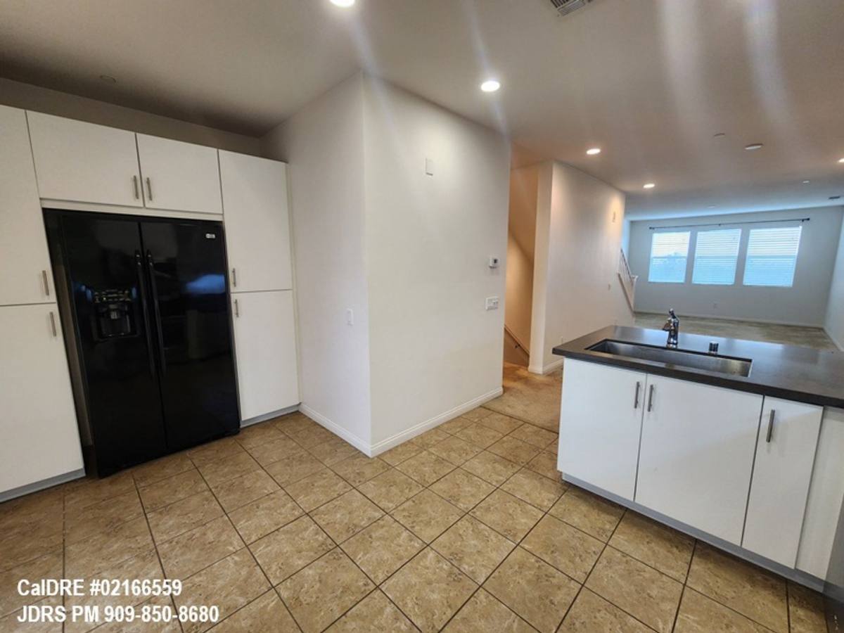 Townhouse for rent at 902 Botanica Lane, Azusa, CA 91702