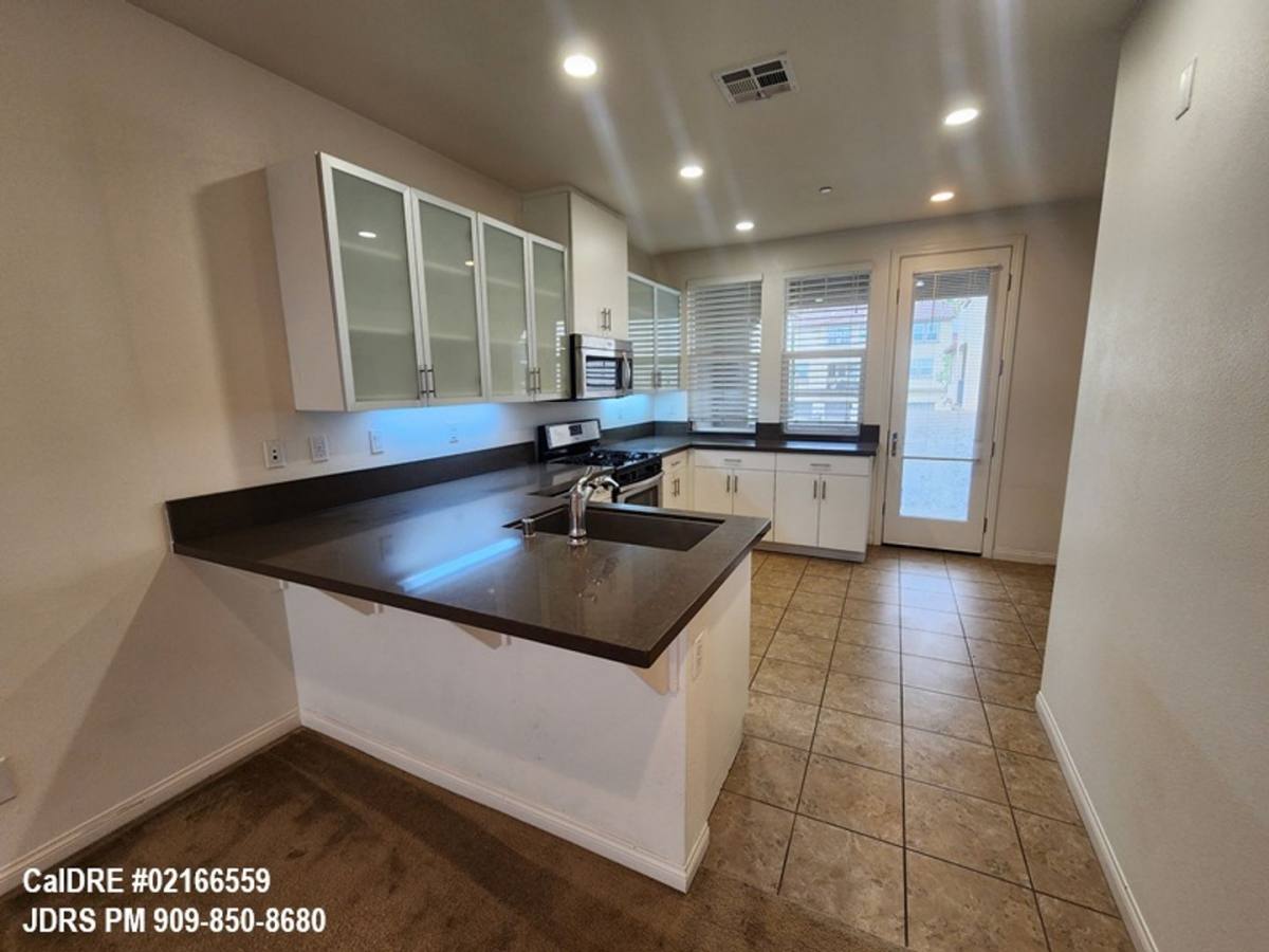 Townhouse for rent at 902 Botanica Lane, Azusa, CA 91702