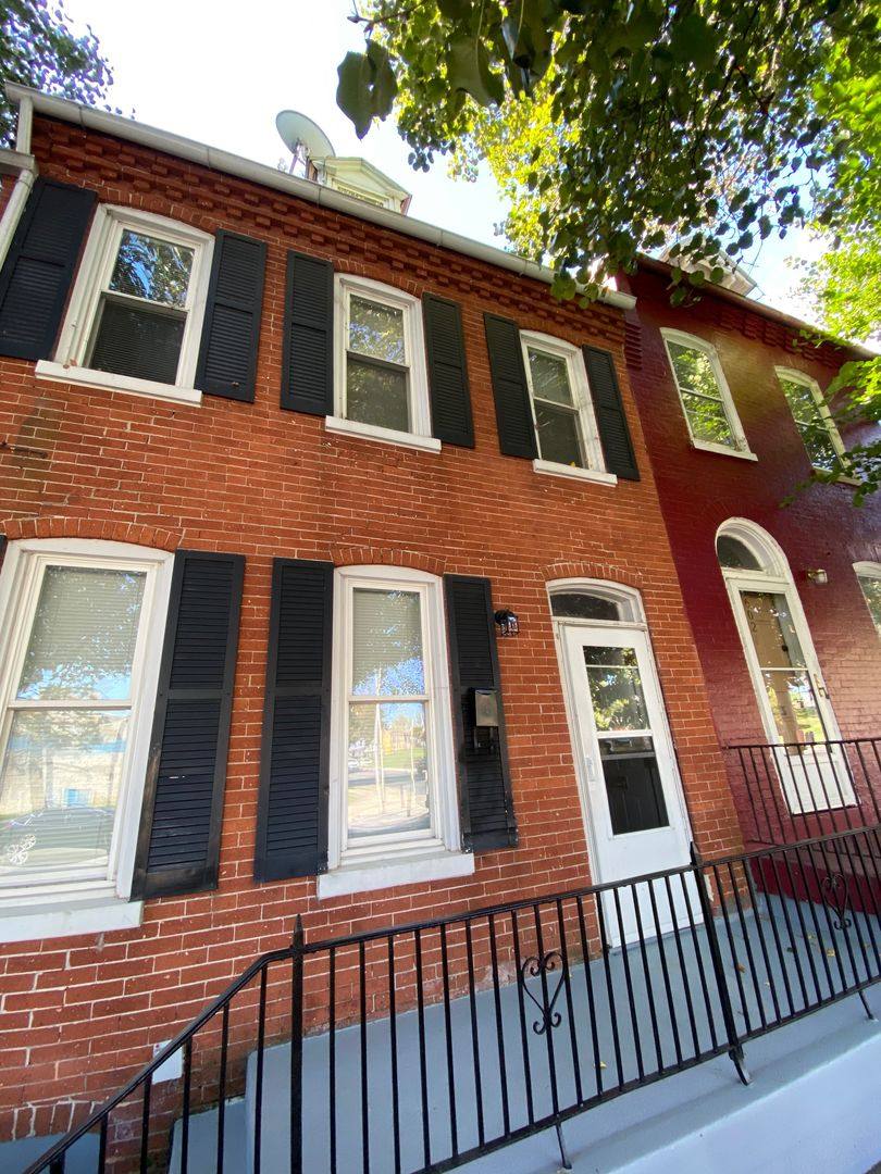 Townhouse for rent at 604 S Duke St, Lancaster, PA 17602