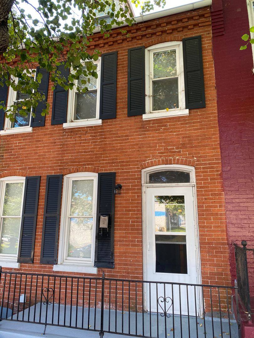 Townhouse for rent at 604 S Duke St, Lancaster, PA 17602