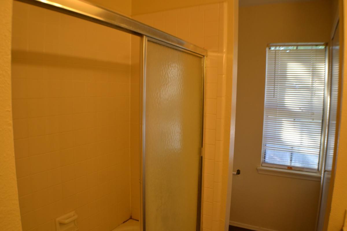 House for rent at 1515 Bandera Dr, Arlington, TX 76018
