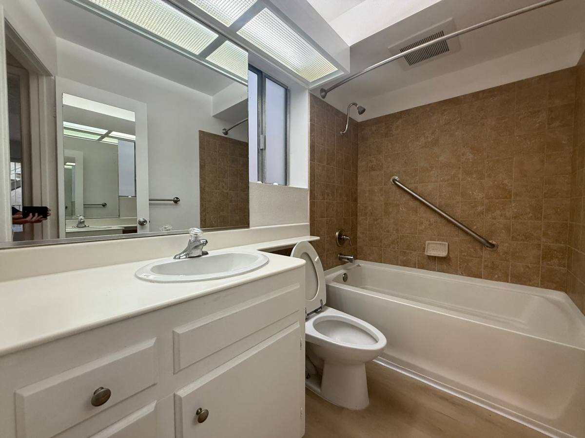 Apartment for rent at 3914 Center St, San Diego, CA 92103