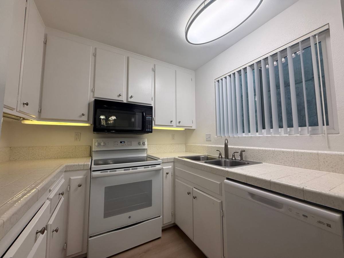 Apartment for rent at 3914 Center St, San Diego, CA 92103