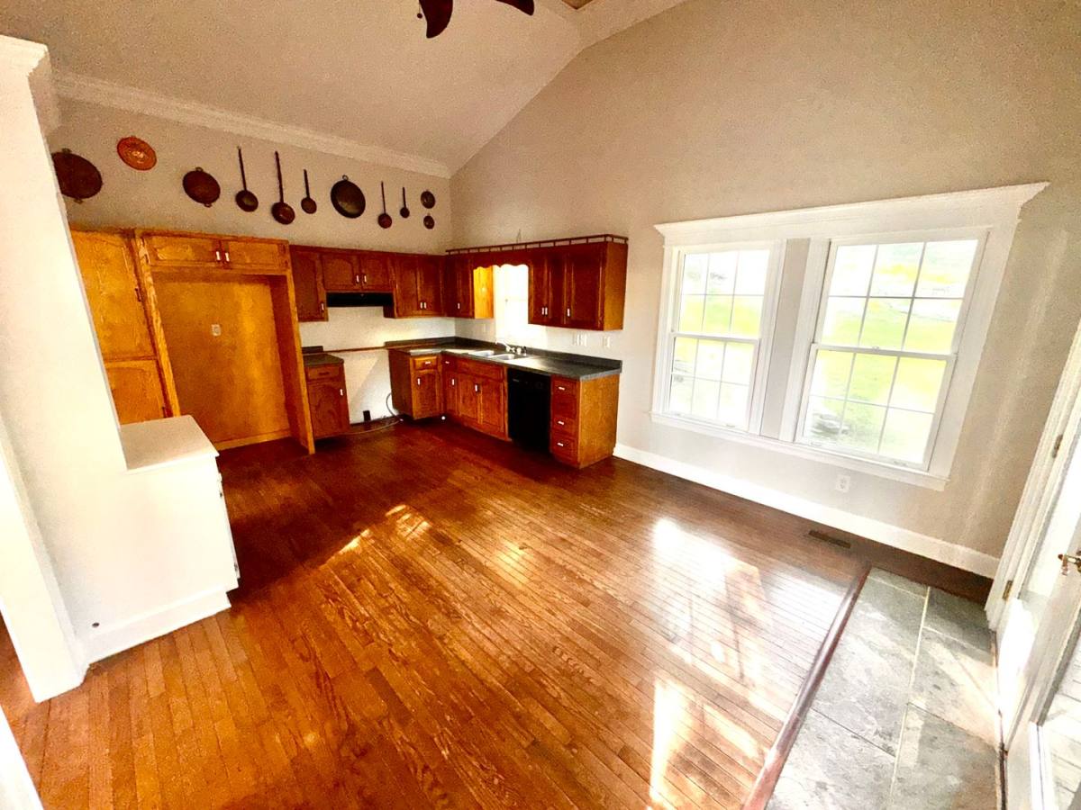 House for rent at 375 Buck Island Dr, Guntersville, AL 35976