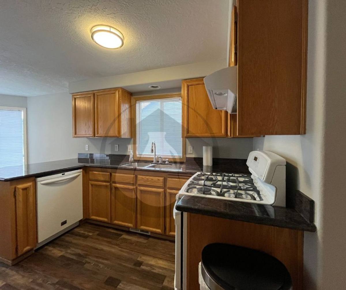 House for rent at 2465 Connemara Court SE, Salem, OR 97317