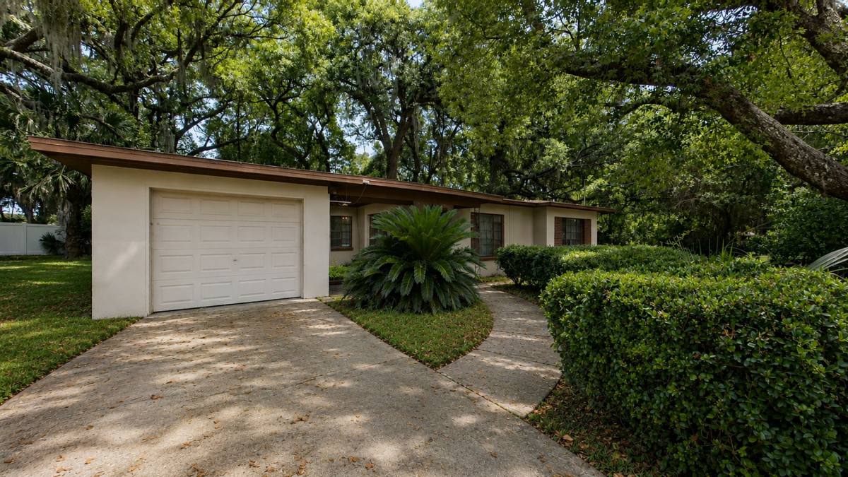 House for rent at 607 Garden Cliff Court, Jacksonville, FL 32211
