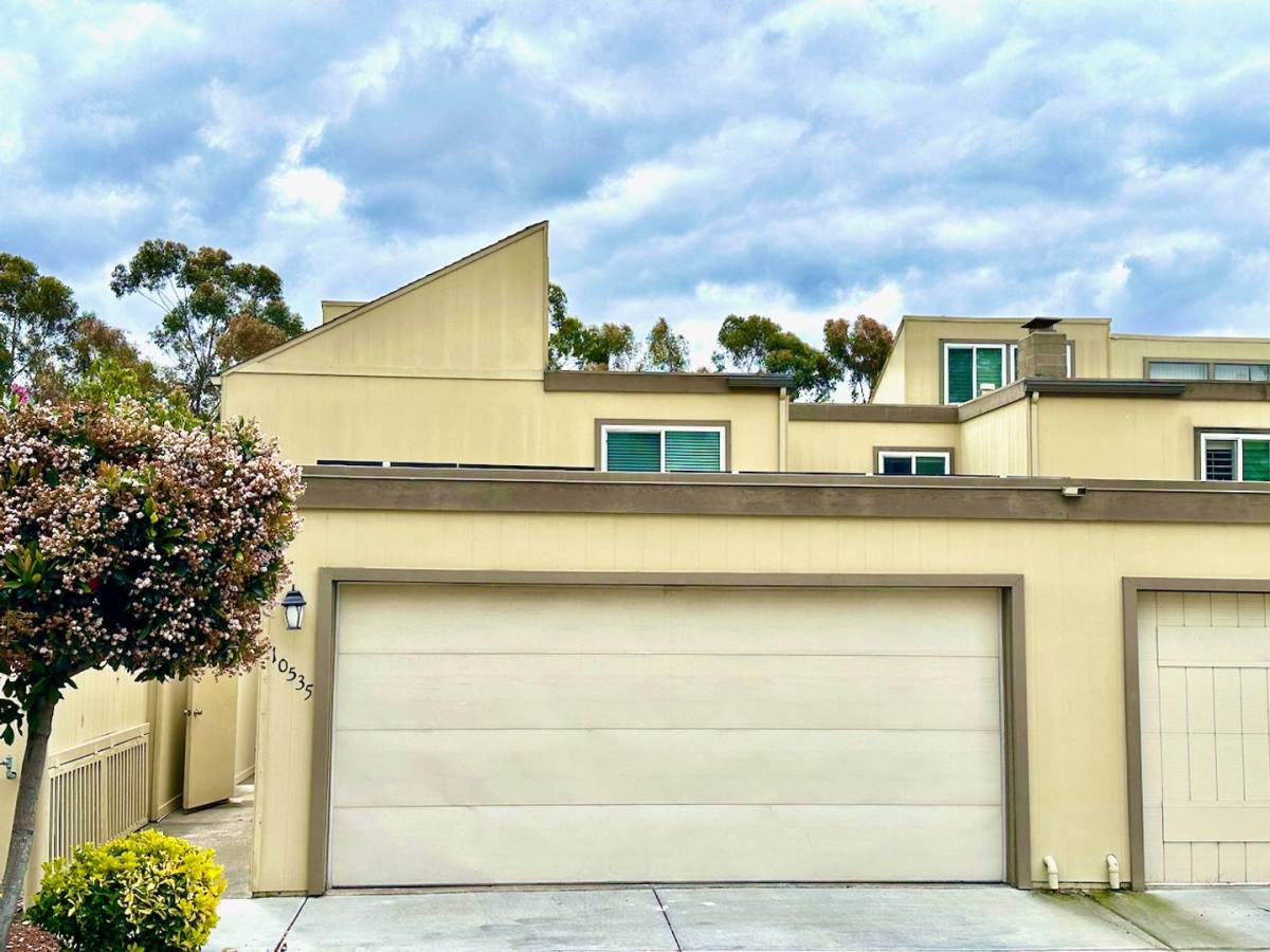Townhouse for rent at 10535 Caminito Banyon, San Diego, CA 92131