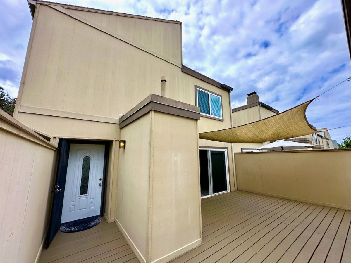 Townhouse for rent at 10535 Caminito Banyon, San Diego, CA 92131
