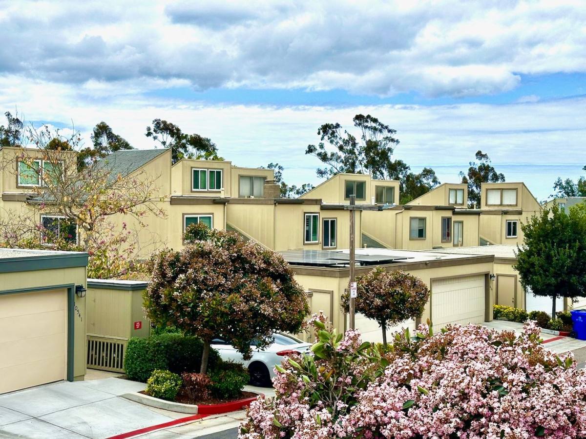 Townhouse for rent at 10535 Caminito Banyon, San Diego, CA 92131