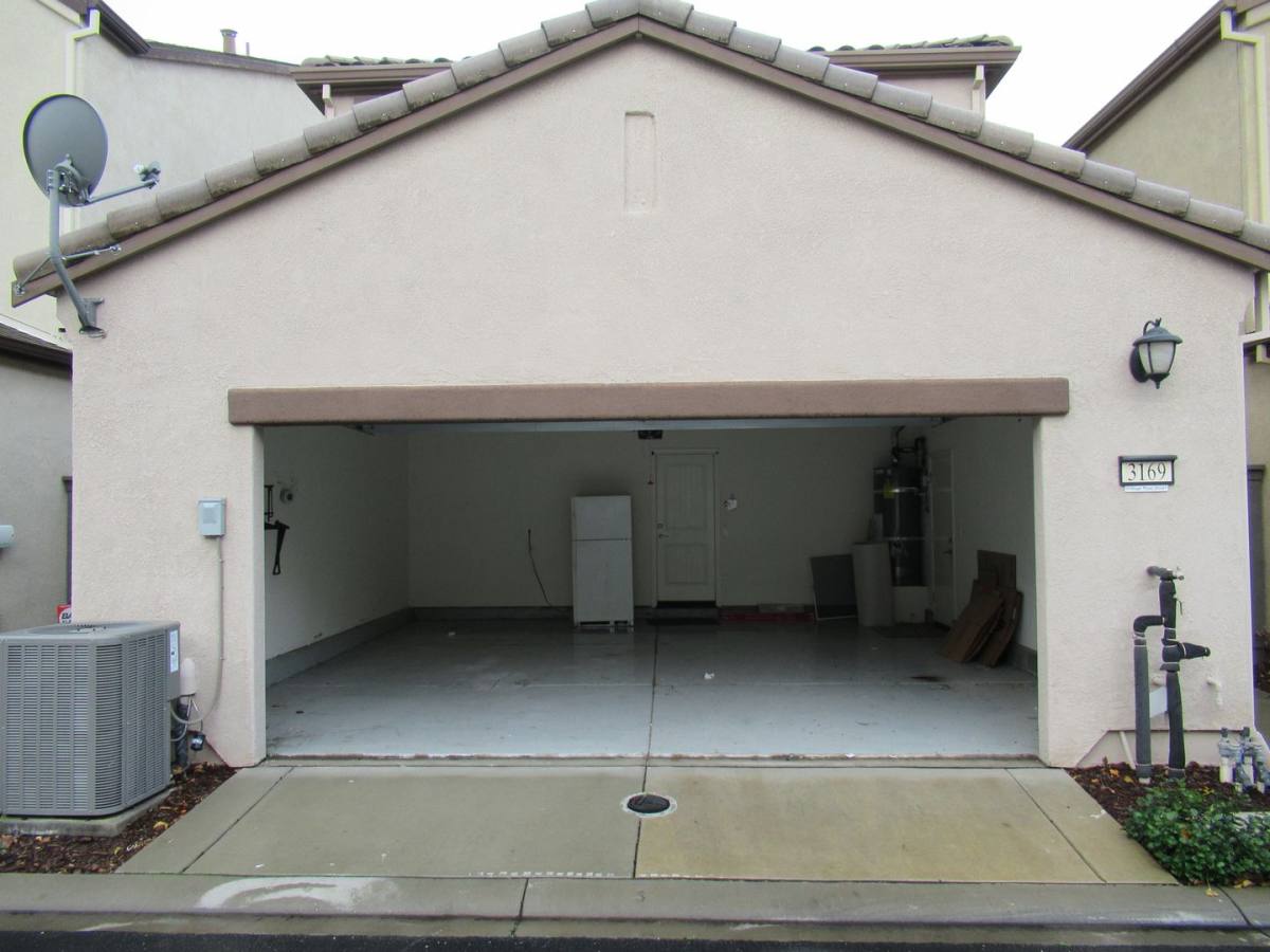 House for rent at 3169 Village Plaza Dr, Roseville, CA 95747